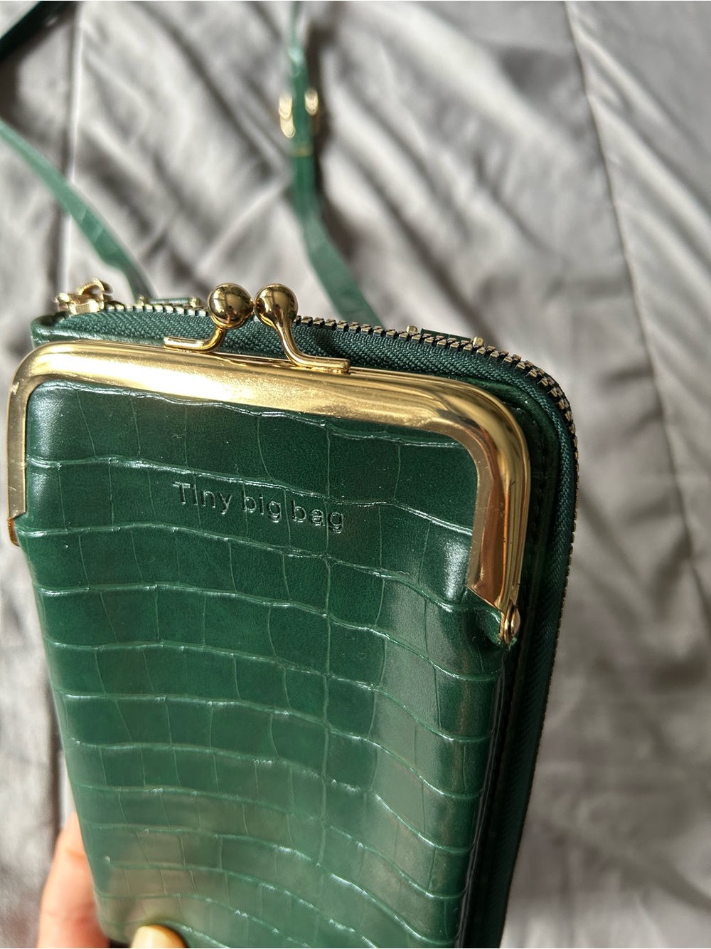 Green Croc-Embossed Crossbody Wallet with Gold Hardware